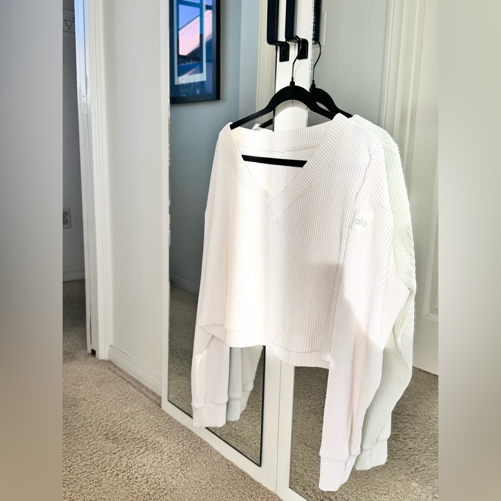 ALO Muse V-Neck Pullover in Ivory - Picture 2 of 6